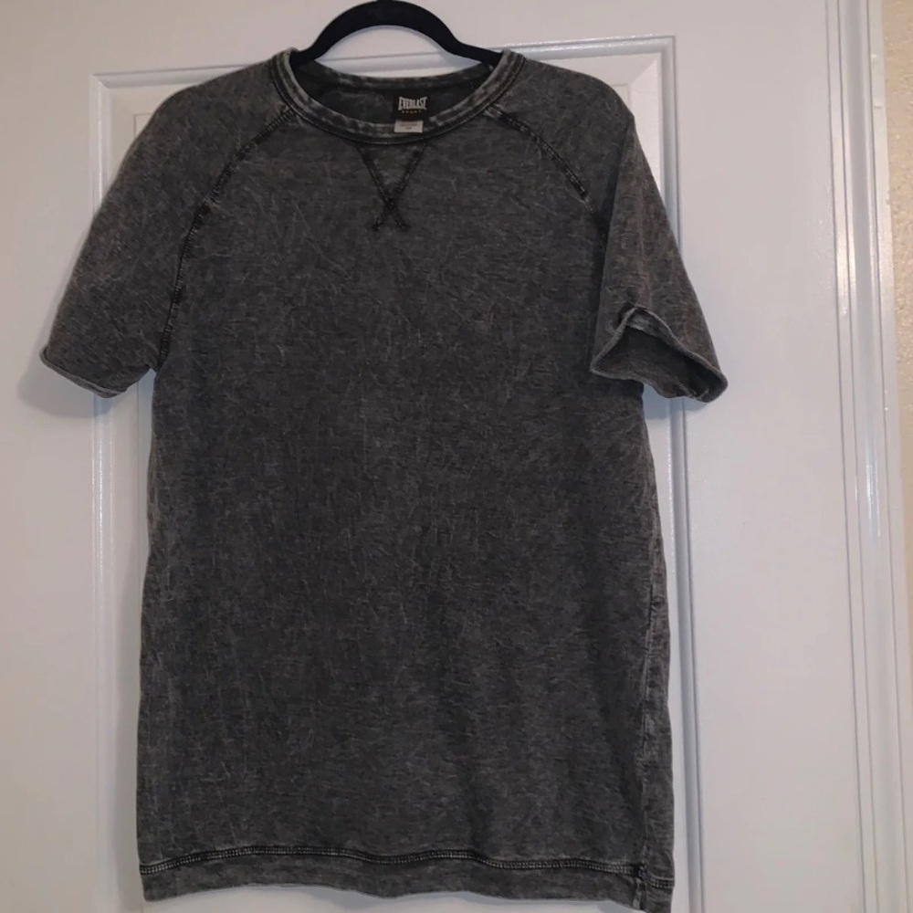 Everlast distressed Short sleeve T-shirt.